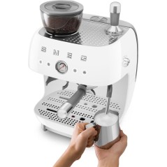 Smeg 50s Style EGF03WHEU Coffee Machine in White - Retro Elegance for Perfect Brews!